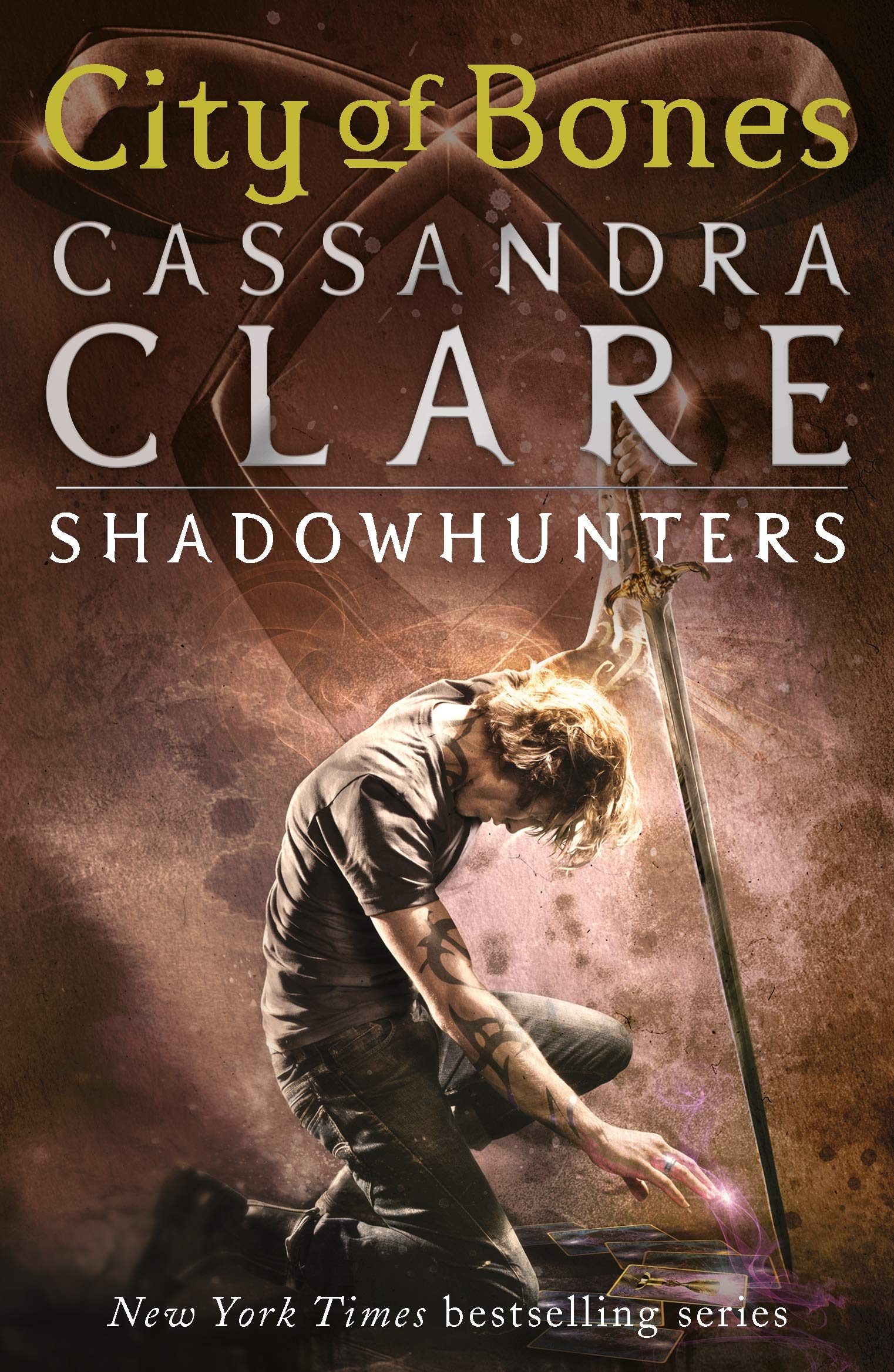 The Mortal Instruments 1: City of Bones: From the international bestselling author who defined romantasy: the original Shadowhunter series about demon hunting, betrayal, secrets and forbidden love