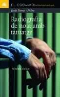 Radiografia de noia amb tatuatge
